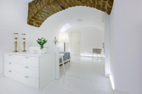 Отель White stylish apartments  Вико-Экуенсе